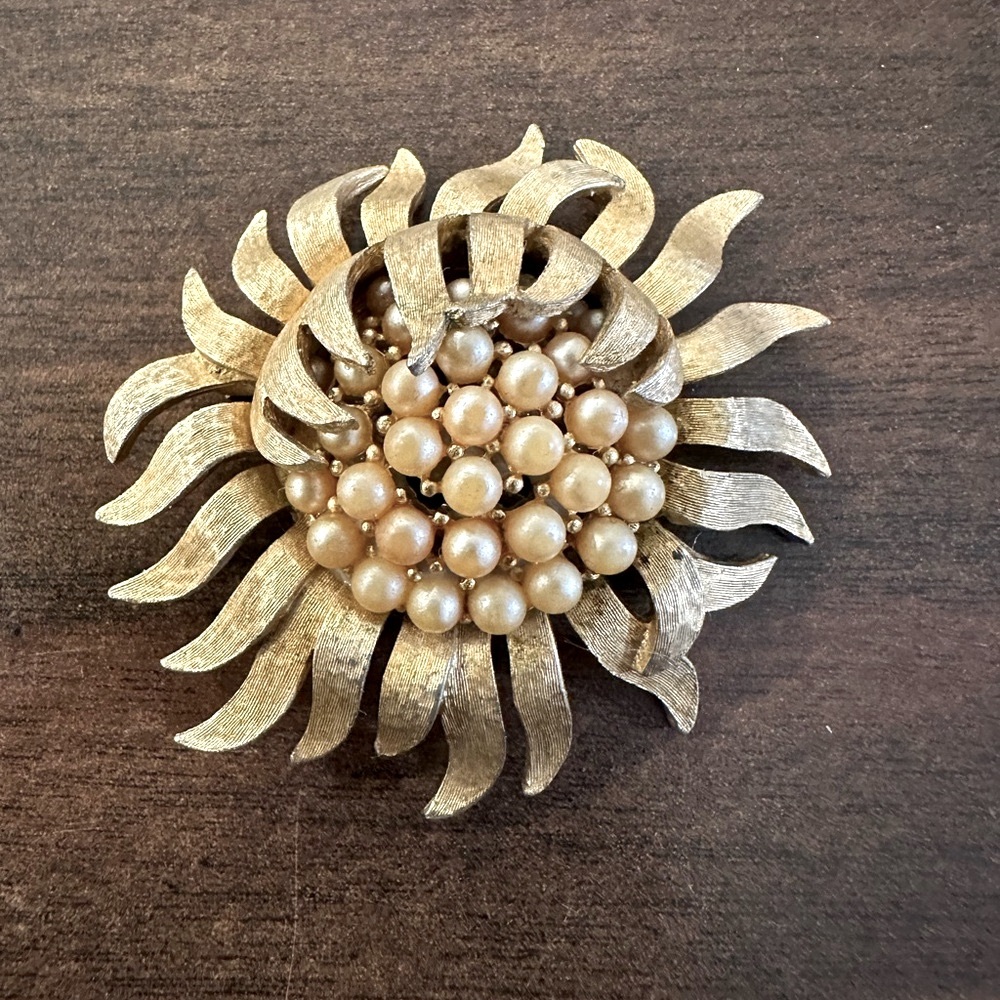 VTG Crown Trifari designed by Alfred Philippe 🌻Brooch Pin